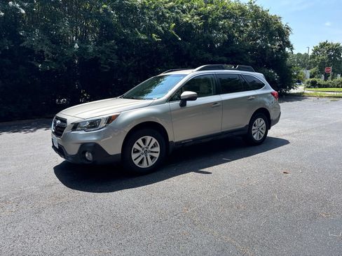 Used 2018 Subaru Outback 2.5i Premium AWD/4WD image 4