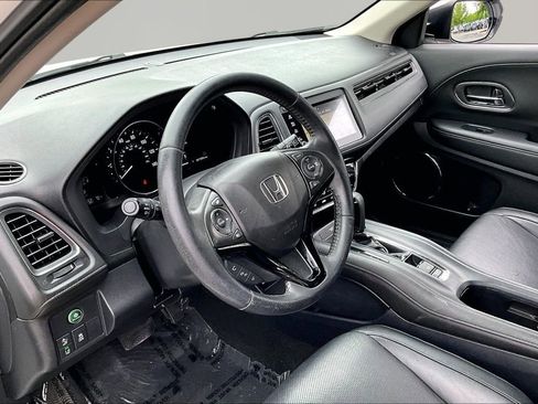 Used 2019 Honda HR-V Touring image 14