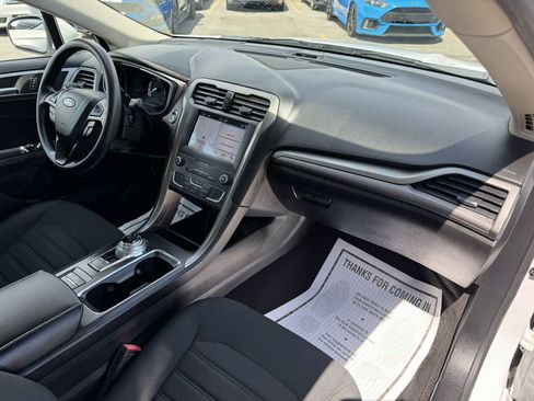Used 2019 Ford Fusion SE image 30