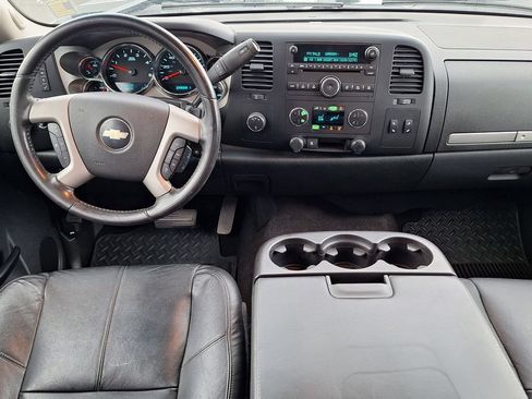 Used 2010 Chevrolet Silverado 2500 LT w/ Interior Plus Package AWD/4WD image 13