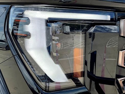 Used 2024 GMC Sierra 2500 AT4X image 41