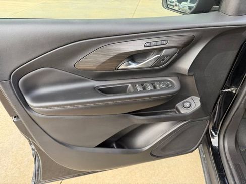 Used 2022 GMC Terrain SLT image 12