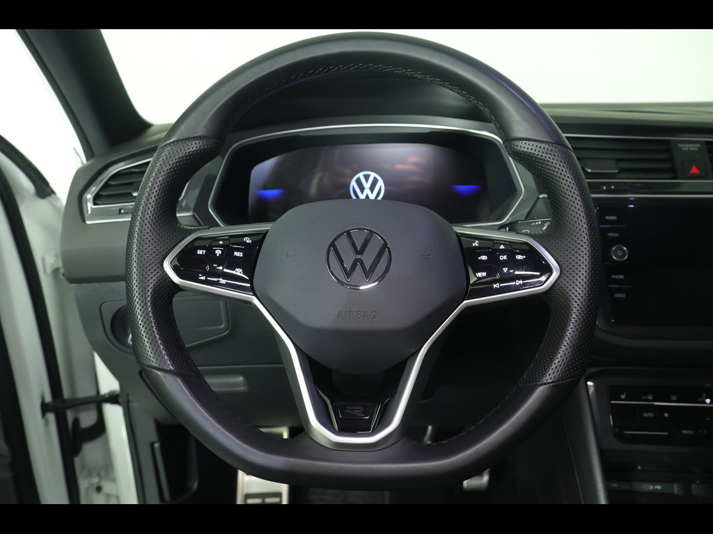 Used 2024 Volkswagen Tiguan SE R-Line AWD/4WD image 15
