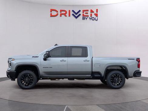 Used 2025 Chevrolet Silverado 2500 LT w/ Trail Boss Package image 2