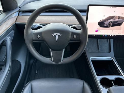 Used 2025 Tesla Model Y Long Range image 15