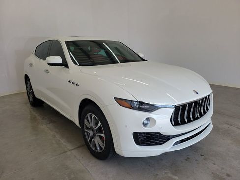 Used 2020 Maserati Levante image 4