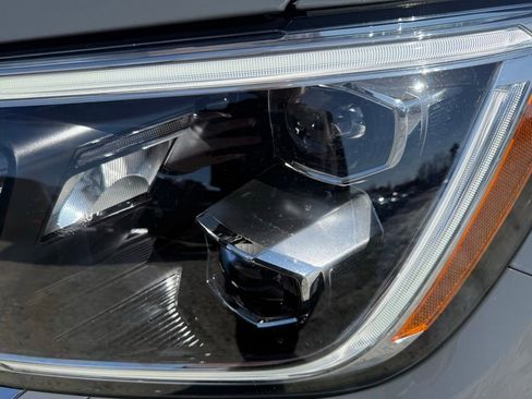 Used 2025 Volkswagen Atlas SEL image 9