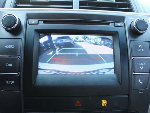 Used 2017 Toyota Camry LE FWD image 19