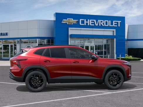 New 2026 Chevrolet Trax LT w/ Driver Confidence Package FWD image 5