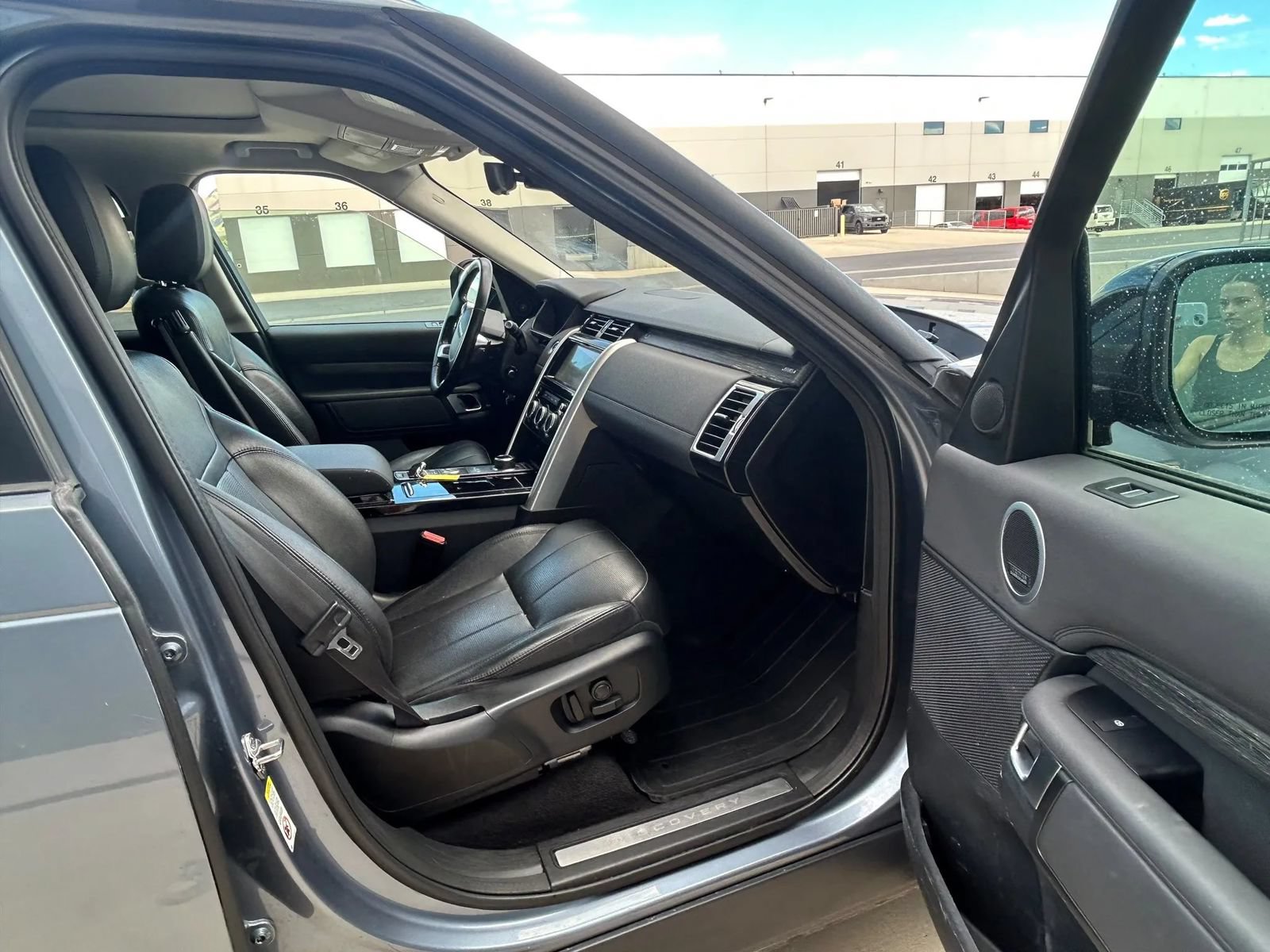 Used 2019 Land Rover Discovery HSE AWD/4WD image 11