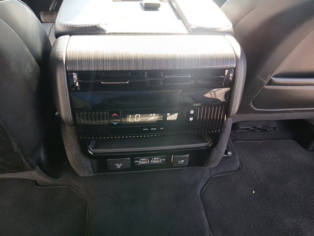 Used 2024 Jeep Wagoneer L Series II AWD/4WD image 17