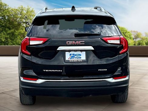 Used 2024 GMC Terrain SLT AWD/4WD image 2