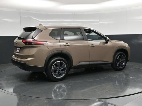 Used 2025 Nissan Rogue SV FWD image 2