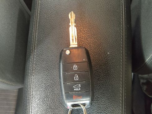 Used 2017 Kia Forte LX w/ LX Popular Package image 32