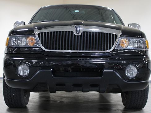 Used 2002 Lincoln Blackwood RWD image 40