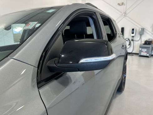 Used 2023 GMC Acadia SLE w/ Elevation Edition image 14