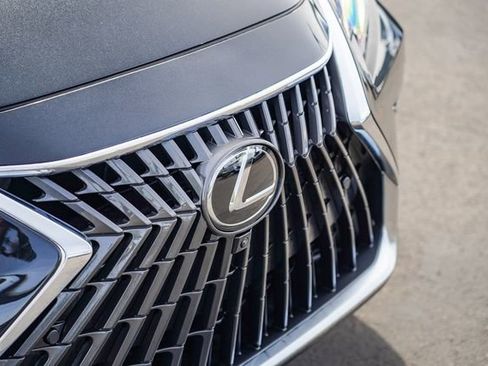 Used 2024 Lexus ES 300h 300h Luxury image 3