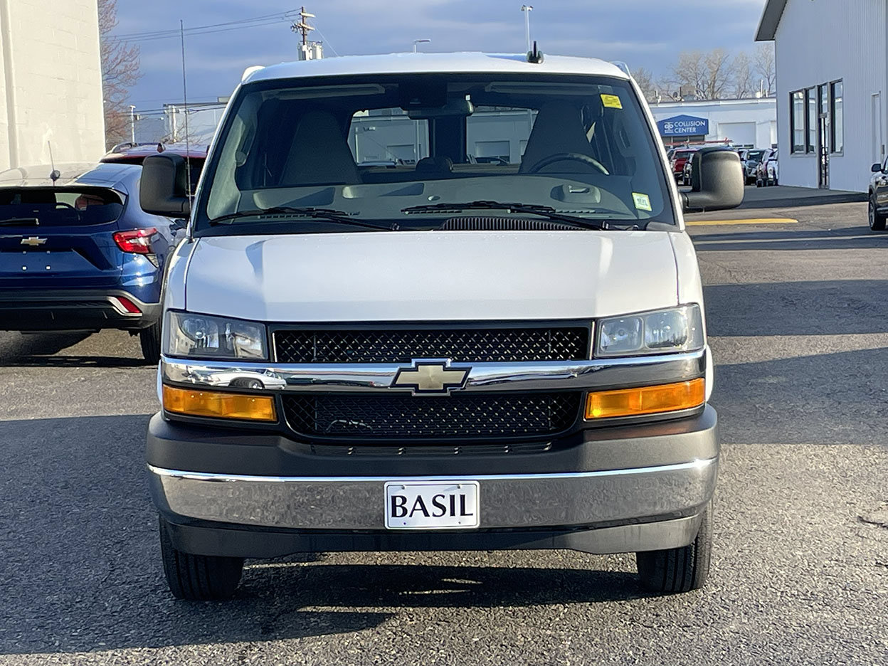 Used 2025 Chevrolet Express 3500 LT w/ LT Preferred Equipment Group RWD image 5
