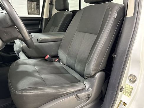 Used 2017 Nissan Titan SV image 18