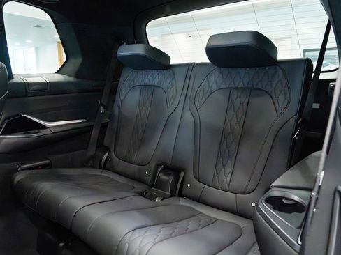 Used 2022 BMW X7 M50i image 25