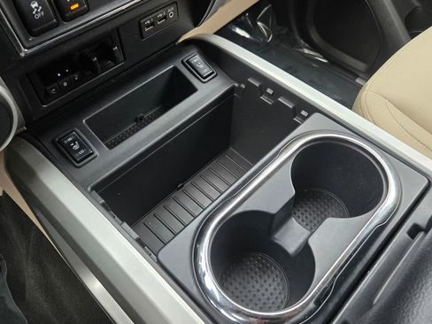 Used 2019 Nissan Titan SV w/ SV Convenience Package image 20