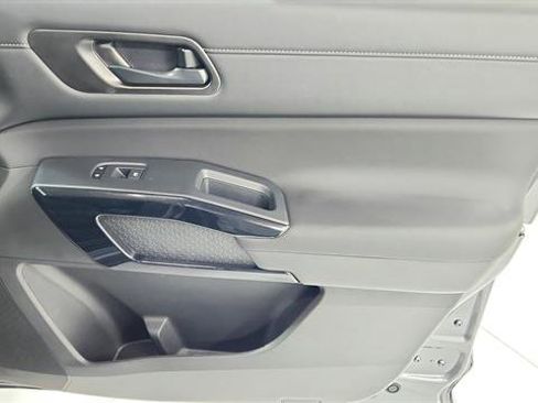 New 2025 Nissan Pathfinder SV image 27