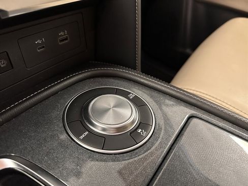 Used 2021 Nissan Armada SV image 26