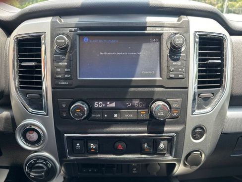 Used 2018 Nissan Titan PRO-4X w/ Pro-4x Convenience Package AWD/4WD image 17