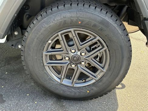 Used 2025 Jeep Wrangler Unlimited Sport AWD/4WD image 29