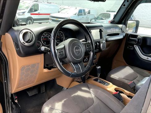 Used 2013 Jeep Wrangler Unlimited Sahara w/ Connectivity Group AWD/4WD image 2