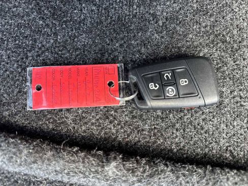 Certified 2023 Volkswagen Tiguan SE R-Line FWD image 32