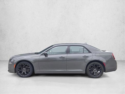 Used 2019 Chrysler 300 S image 8