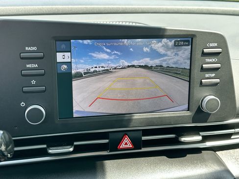 Used 2025 Hyundai Elantra SE FWD image 17