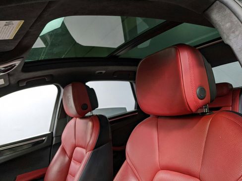 Used 2018 Porsche Macan Turbo image 27