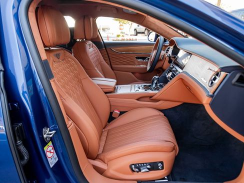 Certified 2023 Bentley Flying Spur V8 image 2