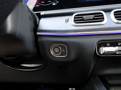 New 2026 Mercedes-Benz GLS 450 4MATIC image 29