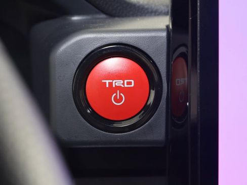 Used 2025 Toyota Tacoma TRD Off-Road image 28