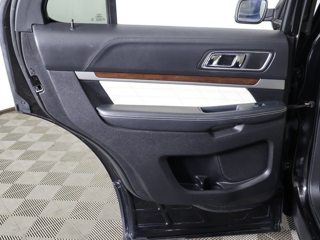 Used 2018 Ford Explorer Platinum AWD/4WD image 30