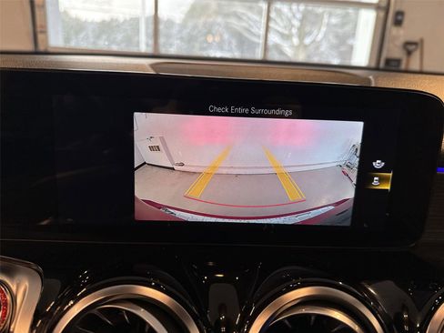 Used 2022 Mercedes-Benz GLB 250 4MATIC image 23