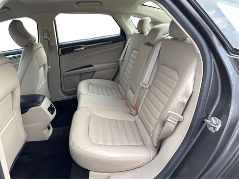 Used 2017 Ford Fusion SE image 10