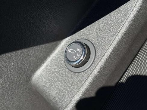 Used 2023 Chevrolet Traverse LT FWD image 19