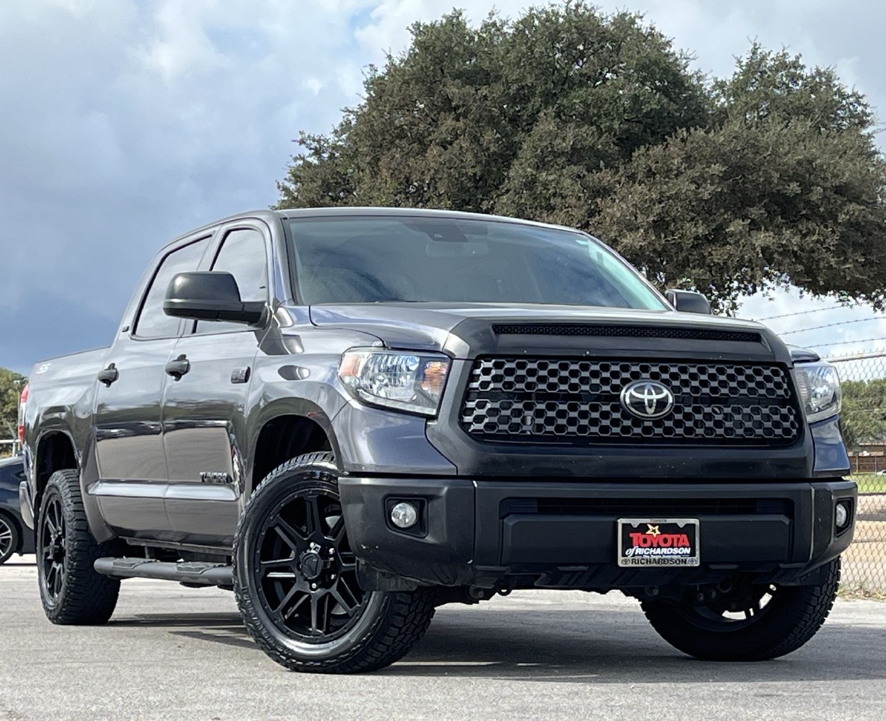 Used 2020 Toyota Tundra SR5 w/ SR5 Leather Package RWD image 2