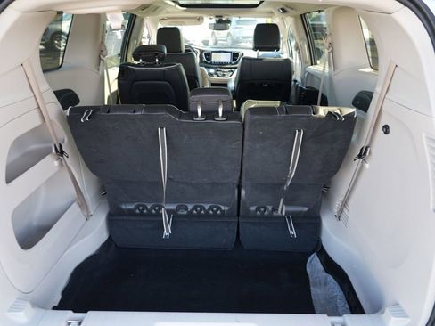 Used 2024 Chrysler Pacifica Limited FWD image 26