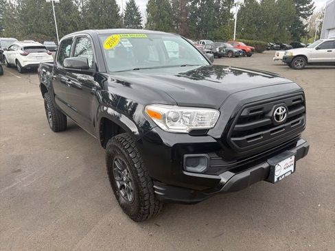 Used 2016 Toyota Tacoma SR w/ Towing Package image 7