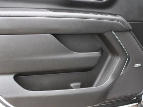 Used 2024 Chevrolet Suburban LT RWD image 10