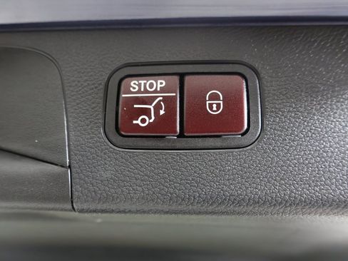 Used 2017 Mercedes-Benz GLC 300 4MATIC image 16