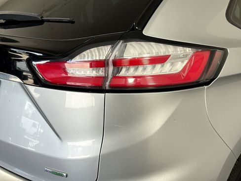 Used 2019 Ford Edge SE image 34
