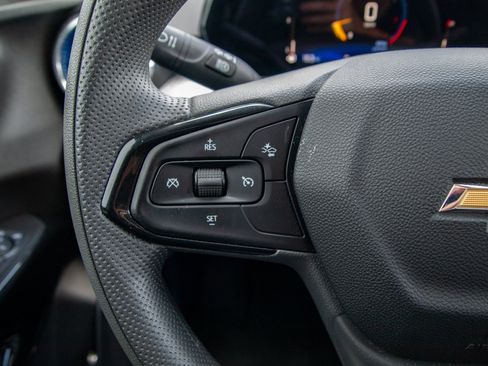 Used 2025 Chevrolet Trax LT FWD image 22