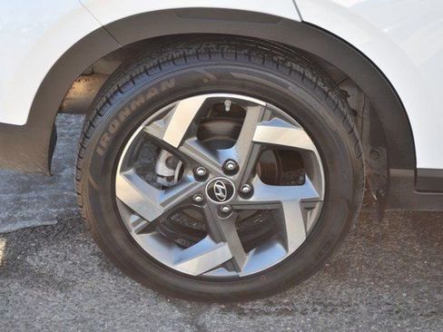 Used 2024 Hyundai Venue SEL image 11