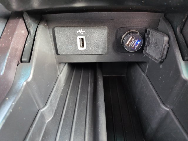Used 2017 Ford Explorer XLT w/ Equipment Group 202A AWD/4WD image 43
